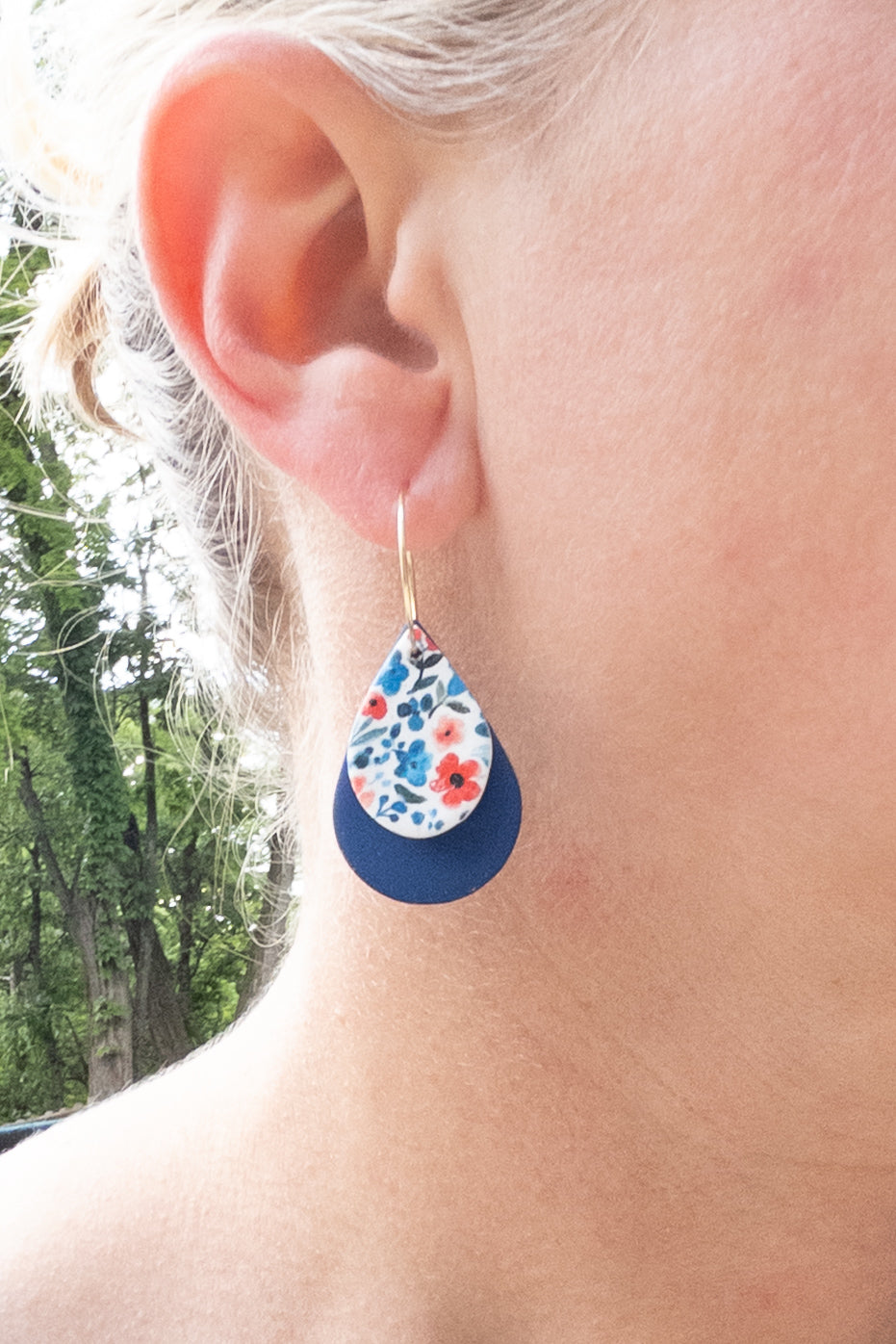 Red, White and Bloom, Teardrop Hoop