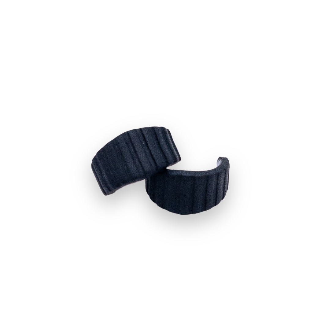 Black Ribbed Huggie